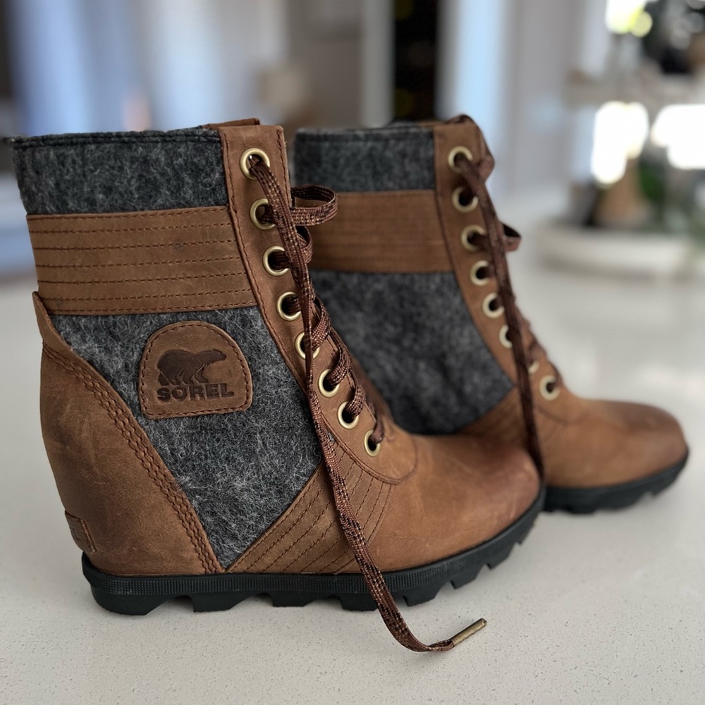 Brand new, never been worn Sorels. Size 7